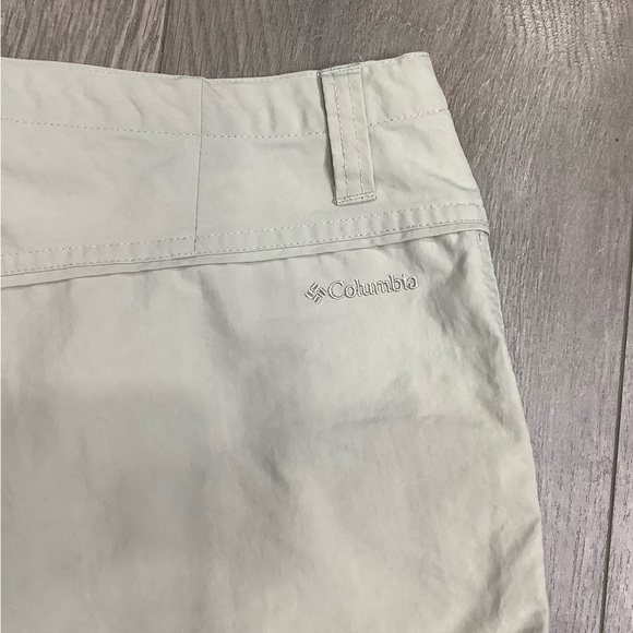 Women's Columbia XCO Medium 10 Cargo Shorts Khaki Khakis Chino Hiking Active EUC - Picture 7 of 10